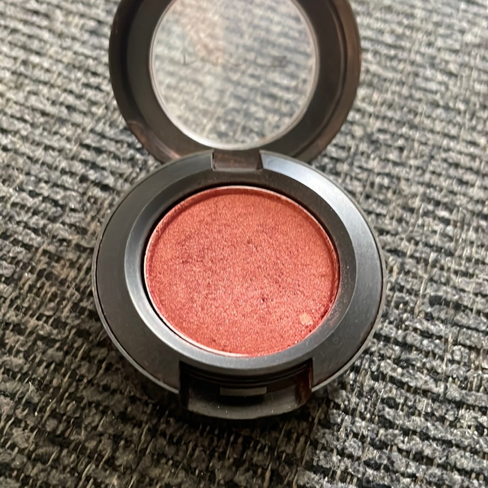 Coppering MAC eyeshadow
